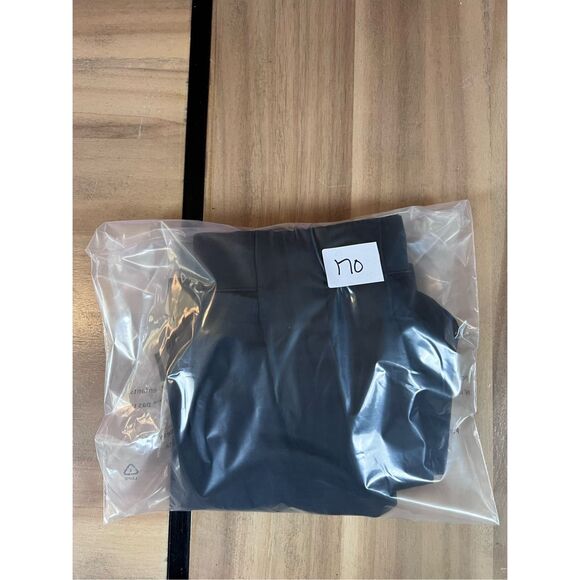 Lululemon Women's Size 4 Keepsake Pleated Tencel Shorts Hero Black - Picture 7 of 7